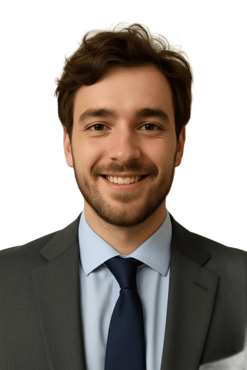 After: zakelijke headshot van sales professional in pak en met transparante achtergrond