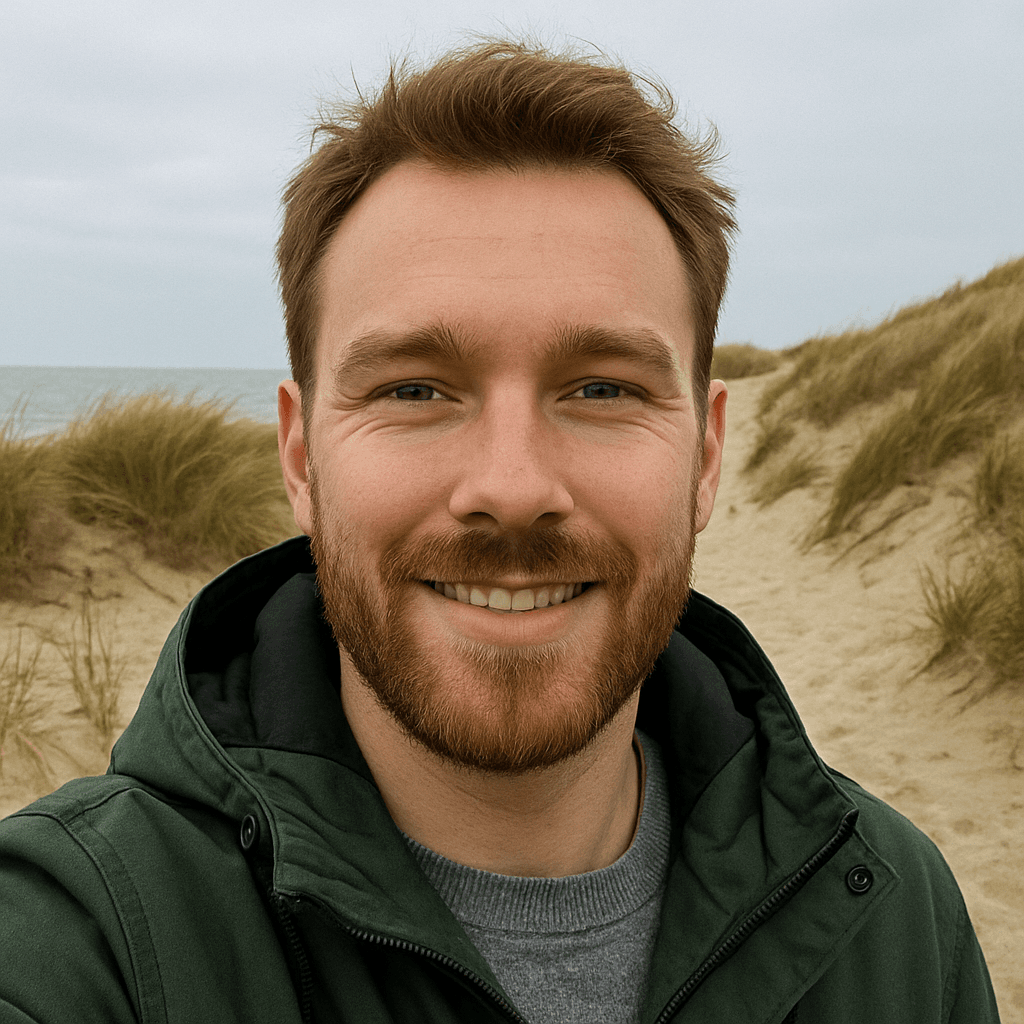 Voor transformatie: consultant op vakantie selfie op het strand (Ameland)